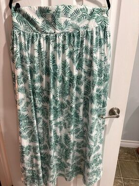 HALARA White Maxi Skirt with Green Palm Print